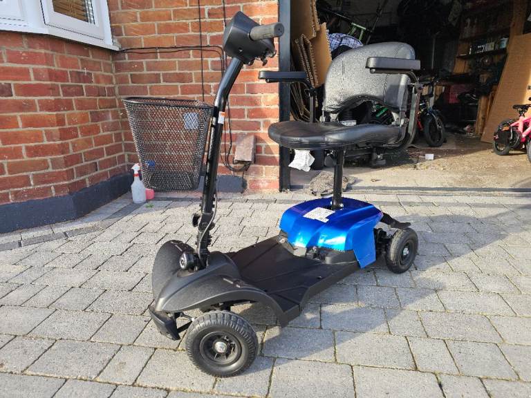 Drive Compact Lite Mobility Scooter. 4mph/7 mile range. New Batteries! Excellent Condition. 