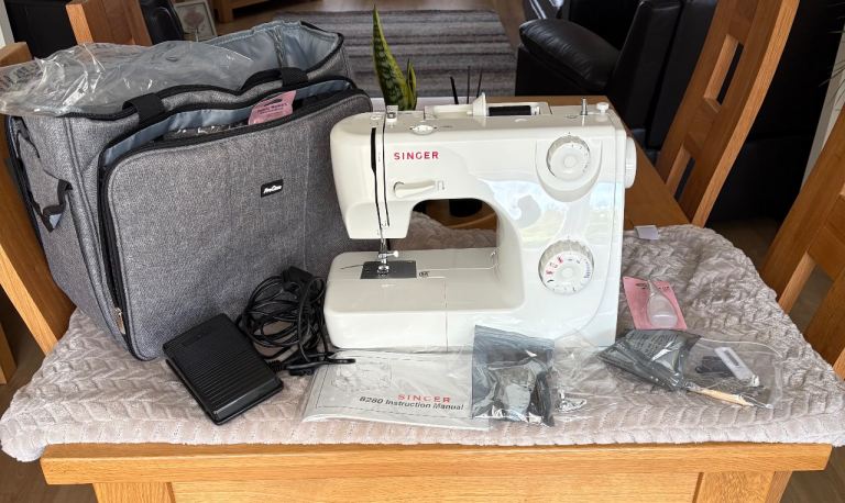 Singer Sewing Machine 8280