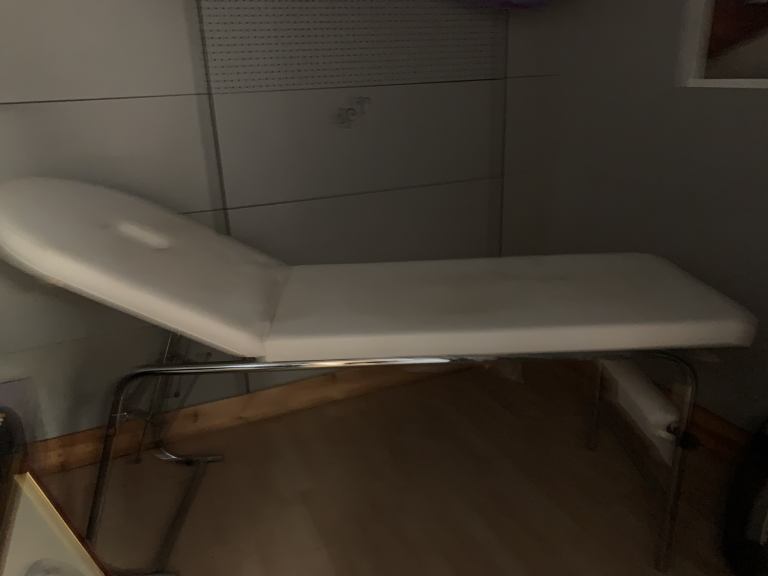Salon 7ft long Massage/Beauty Bed