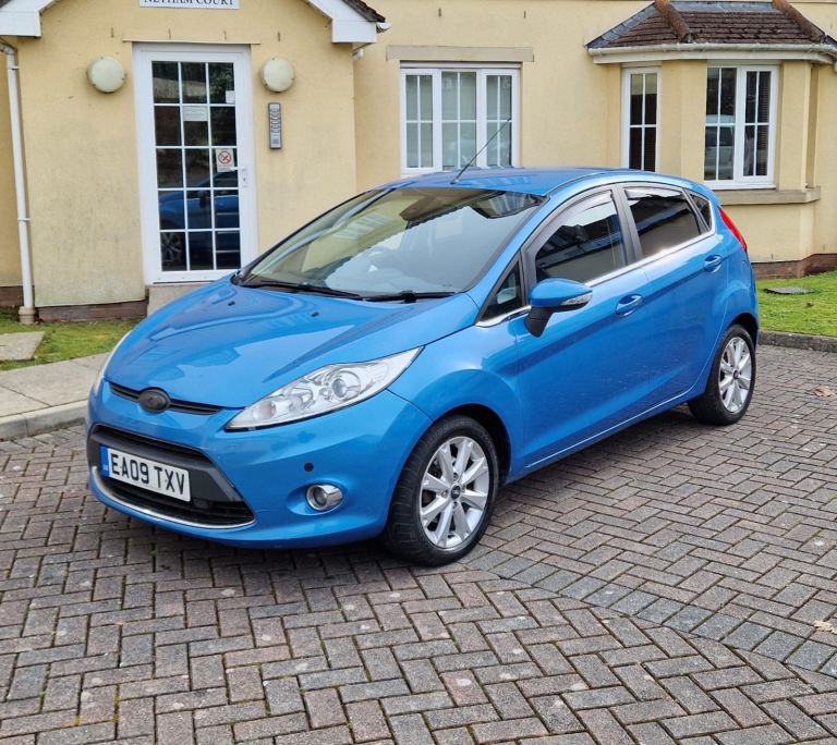 FORD FIESTA TITANIUM 