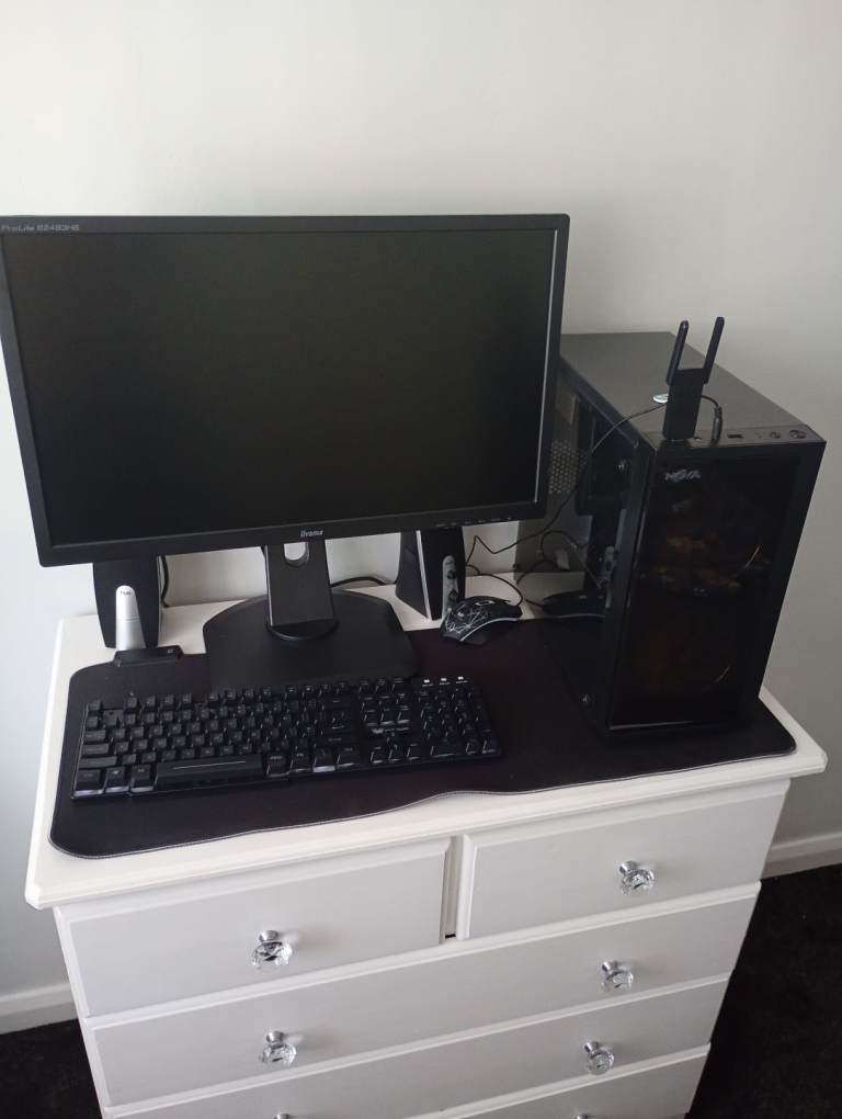 Gaming pc **10months old**