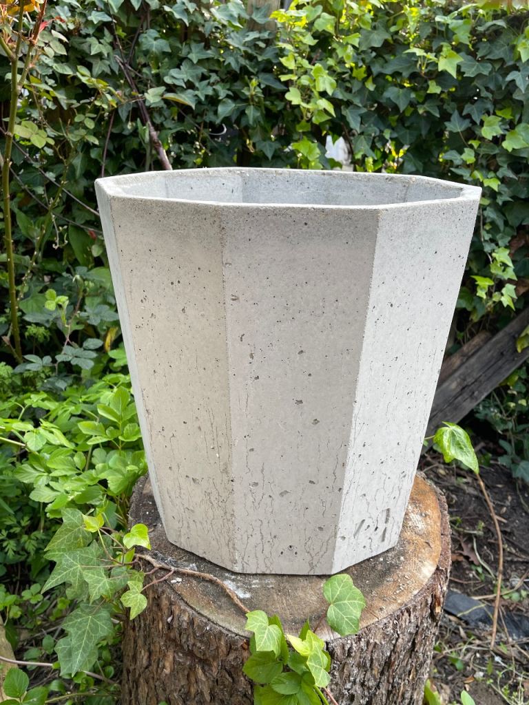 Gmtrx 380 mm x 396 x 374 mm  concrete Decagonal frustum 