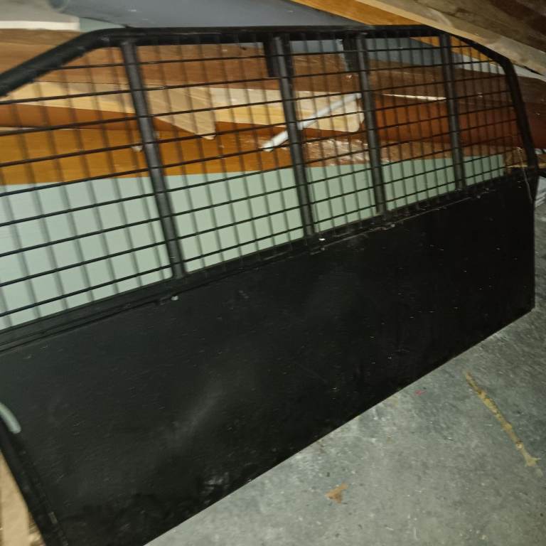 Land Rover Dicovery Commercial 2020 model Rear Bulkhead Metal/Mesh Seperator Very Good Condition