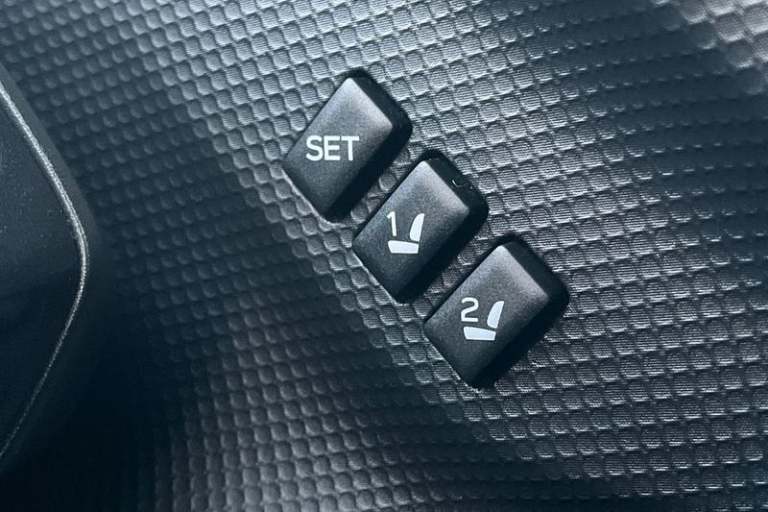 2023 Subaru Forester 2.0i e-Boxer Sport 5dr Lineartronic - BLIND SPOT MONITOR, HEATED SEATS, DUA ...