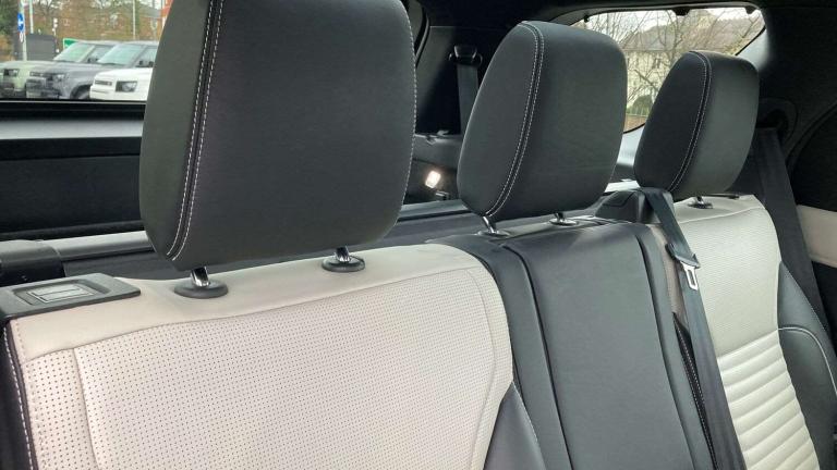 2022 Land Rover Discovery 3.0 D300 R-Dynamic HSE 5dr Auto SUV Diesel Automatic