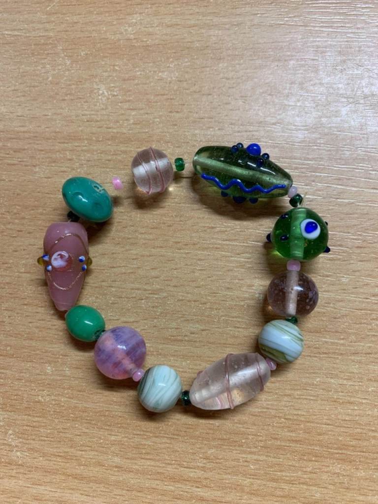 VINTAGE STONE & RESIN BEADED BRACELET 37.92 GRAMS 10cm-LONG 