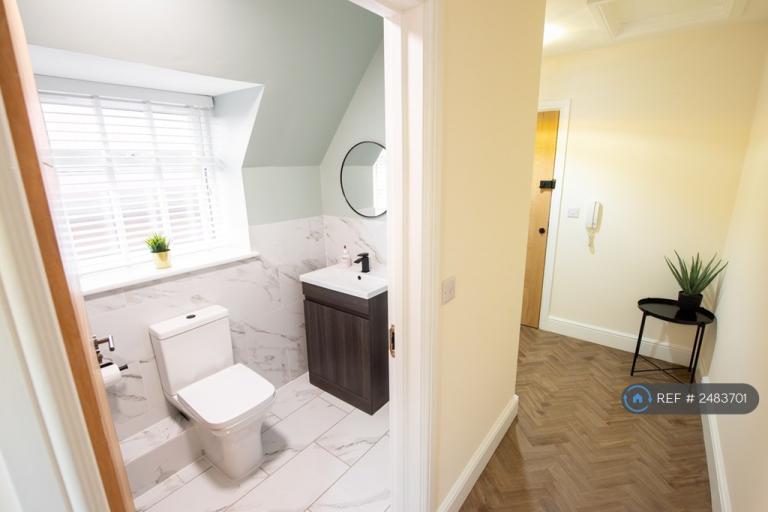 1 bedroom flat in Short Term Accommodation, Harwich, CO12 (1 bed) (#2483701)