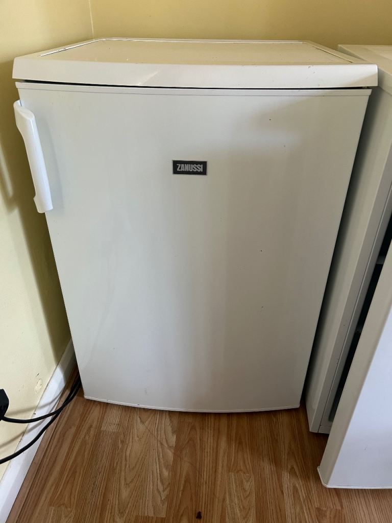 Zanussi Undercounter Fridge – Good Condition