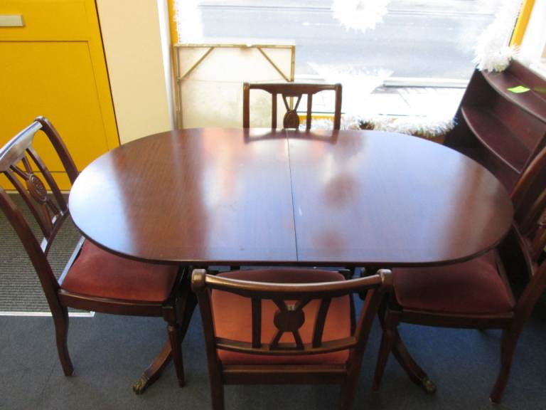 TRADITIONAL MAHOGANY EXTENDING TABLE AND 4 CHAIRS at HAVEN TRUST CHARITY SHOP