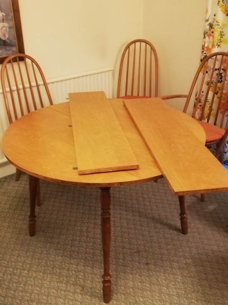 Attractive mid-century dining table - round, extendable with 2 leaves to oval shape seating 8