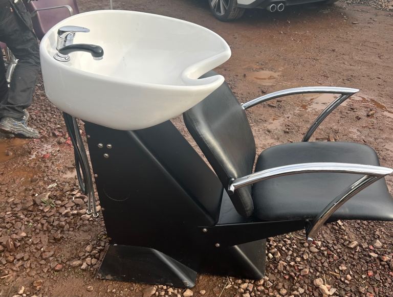 image for Stylish hairdresser backwash units in very good condition 