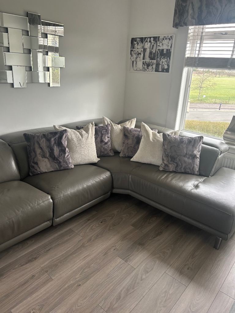 Leather corner recliner 