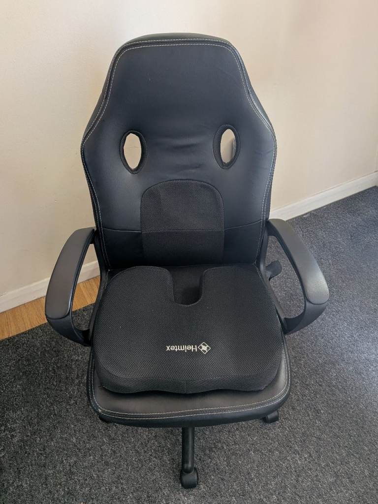 Office chair with seat cushion