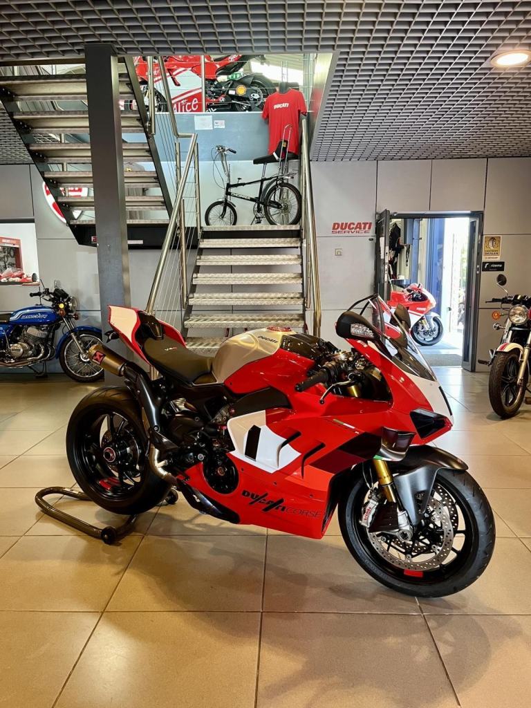 *SOLD* DUCATI PANIGALE V4R - 2562 MILES - FULL 7K AKRA TI SYSTEM