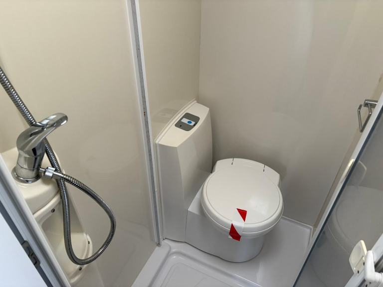 STERLING ECCLES AMETHYST -TWIN AXLE- FIXED BED + SIDE DINETTE + MOTORMOVER