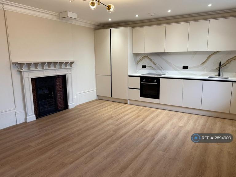 1 bedroom flat in Chapel Place, Ramsgate, CT11 (1 bed) (#2694903)
