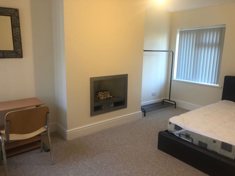 Large double bedroom including bills/weekly clean