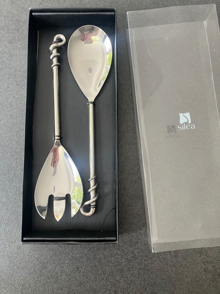Salad servers