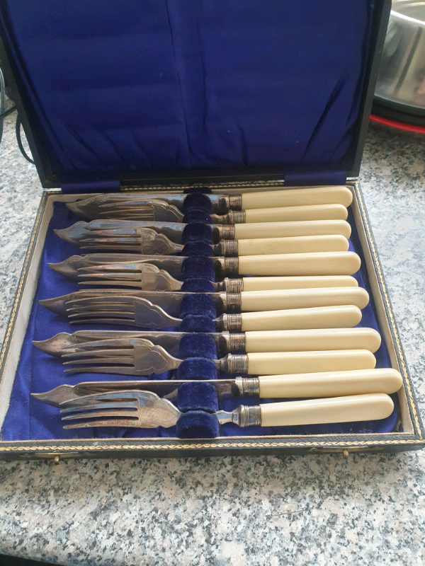 Fish knifes