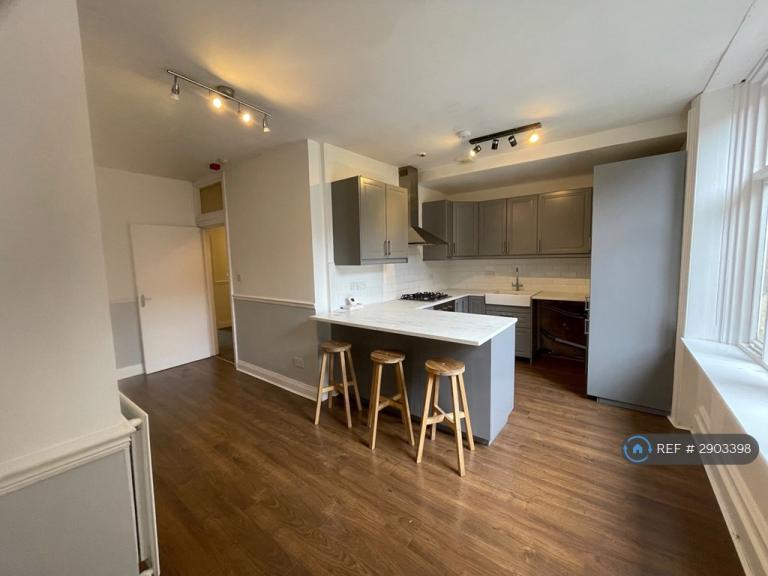 3 bedroom flat in Woodside, Sunderland, SR2 (3 bed) (#2903398)
