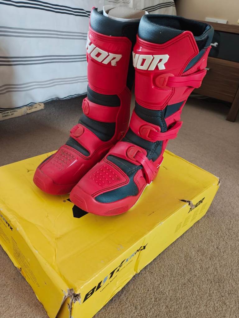 THOR motorbike boots and armour 