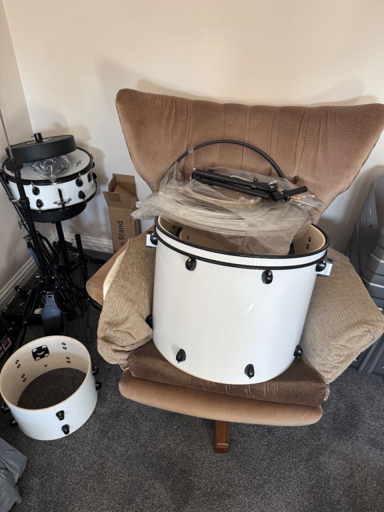 Gear4music 5 Piece Drum Kit BDK-1 – White, Good Condition