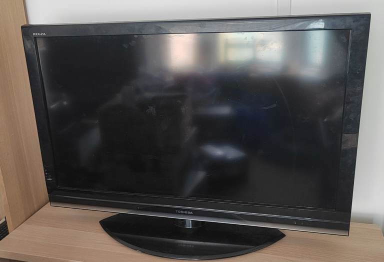 TOSHIBA 40 INCH TV – Good Condition