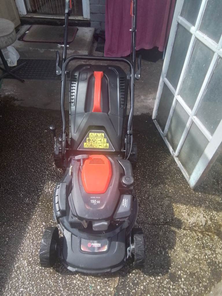 Petrol lawn mower with grass box 