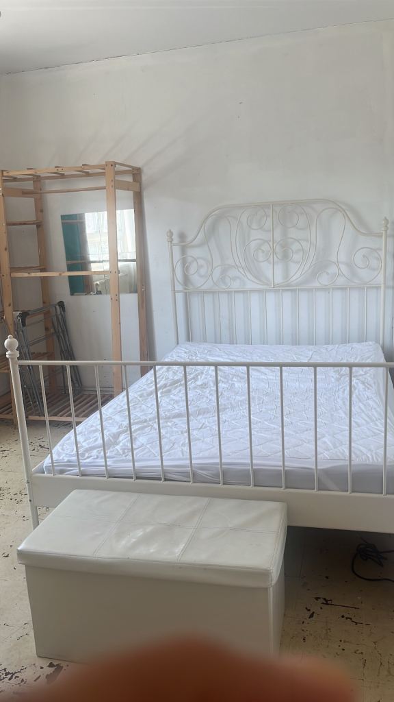 A furnished bright double room to rent