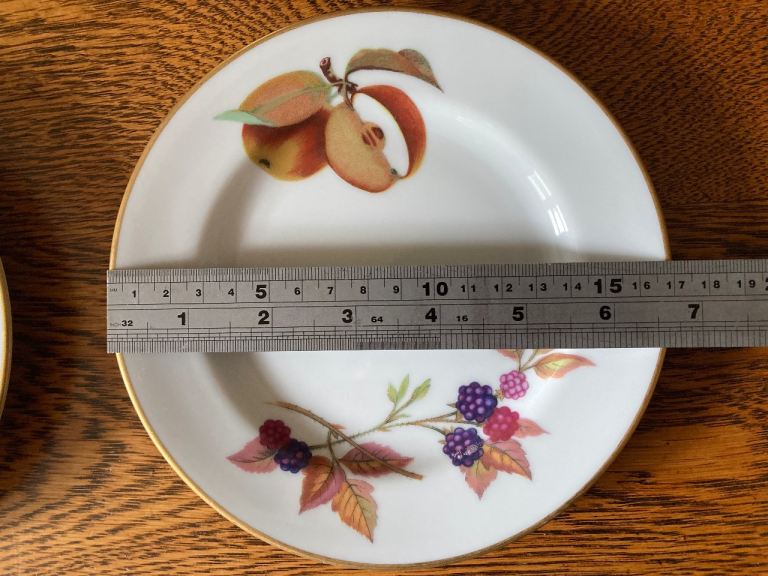 Royal Worcestershire Evesham China, 23 pieces