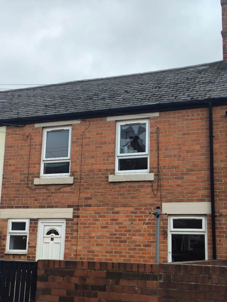 3 Bedroom Mid Terraced House 