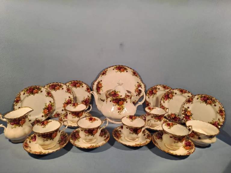 ROYAL ALBERT OLD COUNTRY ROSES PATTERN, 22 PIECE TEA SET, INCLUDES TEAPOT, FACTORY FIRST'S
