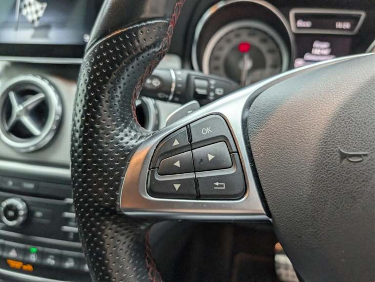  Mercedes-Benz A-Class 2.1 GLA220d AMG Line (Premium) SUV 5dr Diesel 7G-DCT 4MATIC Euro 6 (s/s) (...