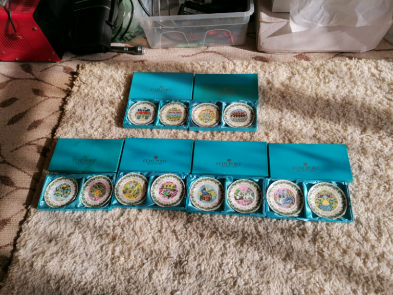 Coalport Christmas collection plates