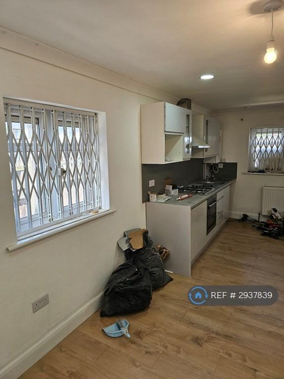 3 bedroom house in Exeter Gardens, Ilford, IG1 (3 bed) (#2937839)