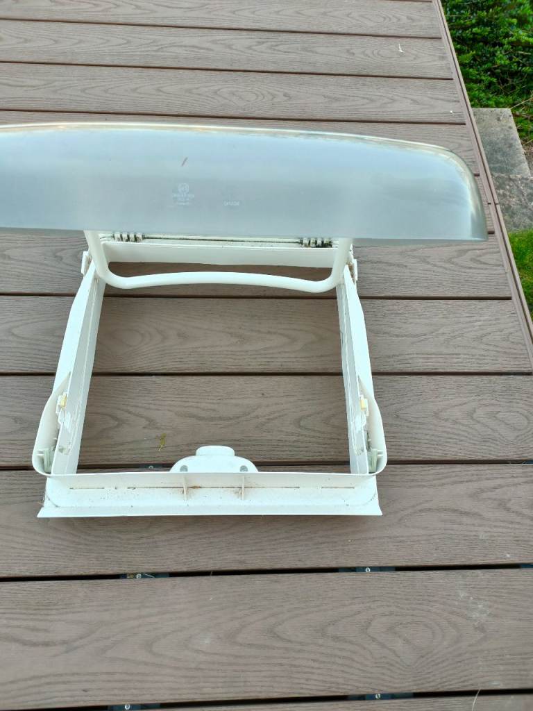 DOMETIC Caravan Roof Vent 43R-010640 V - X/B with Blind & Fly Screen (400x400)