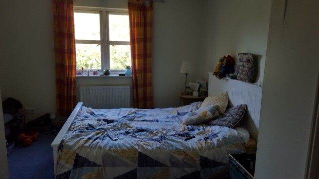 Double room with ensuite in clean town house share, quite location, only 5 mins walk to Ashford Stn