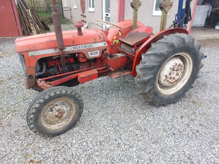 Nuffield 425 leyland 154 massey tractor 