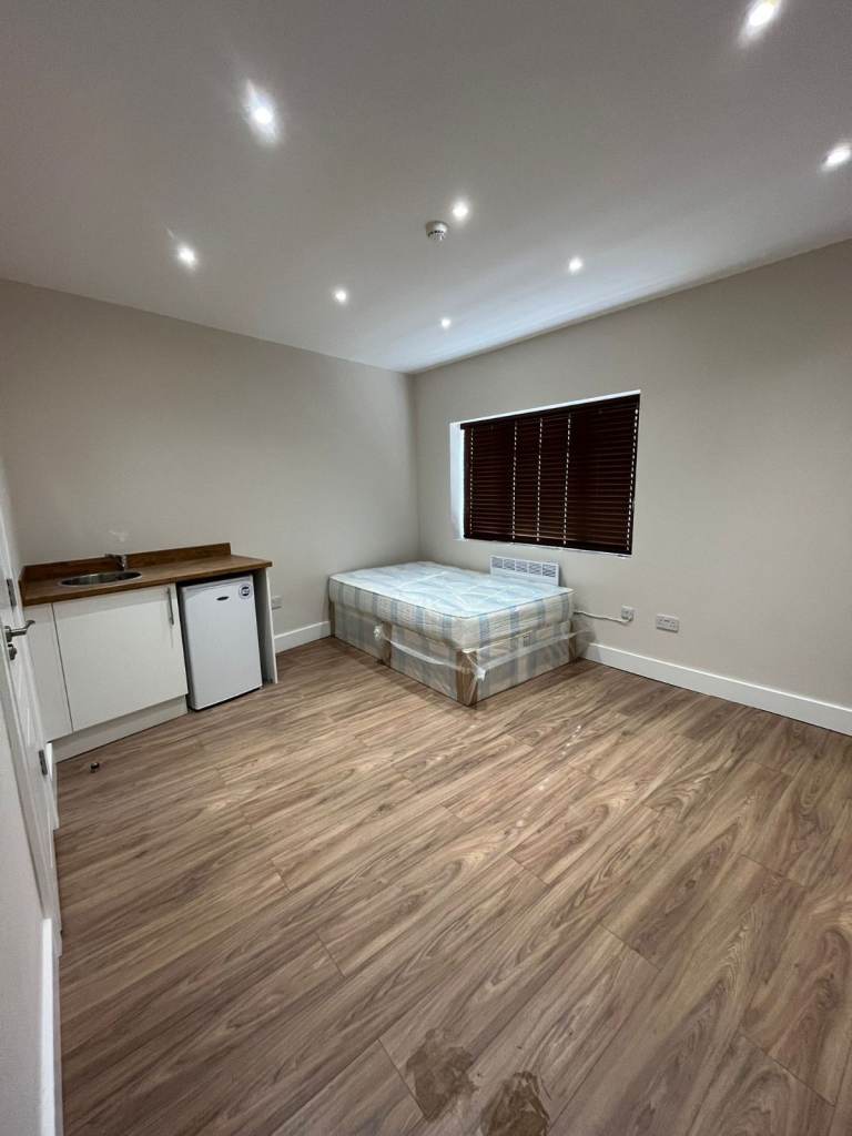Uxbridge - STUDIO AVAILABLE NOW - NO DEPOSIT REQUIRED