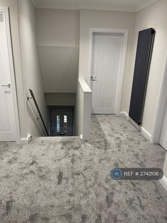 3 bedroom flat in Moredun Park Street, Edinburgh, EH17 (3 bed) (#2742108)