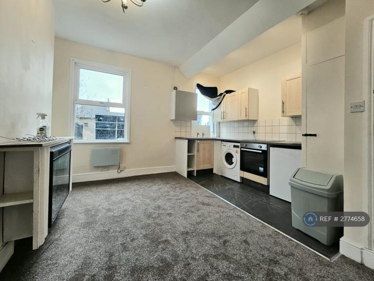 2 bedroom flat in Clifftown Road, Southend-On-Sea, SS1 (2 bed) (#2774658)