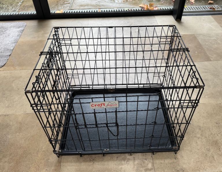 Croft Alpine dog crate, black metal, very good condition.