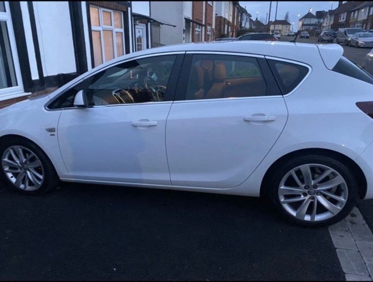 Vauxhall, ASTRA, Hatchback, 2012, Manual, 1598 (cc), 5 doors