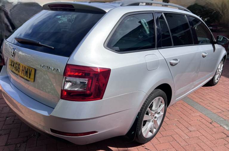 Skoda, OCTAVIA, Estate, 2019, Semi-Auto, 1968 (cc), 5 doors, MOT 12 months 