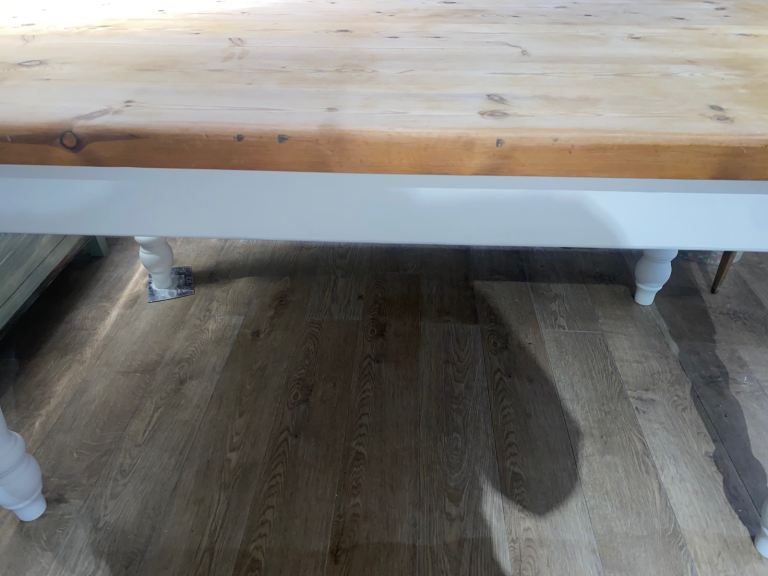 A SOLID BESPOKE PINE 6 SEATER COUNTRY/VICTORIAN STYLE DINING TABLE ,FARROW & BALL OFF WHITE,