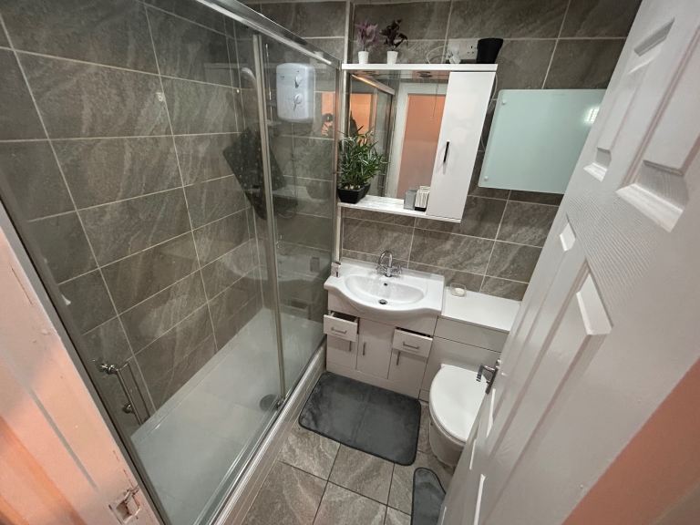 2 bedroom house to let available NOW 