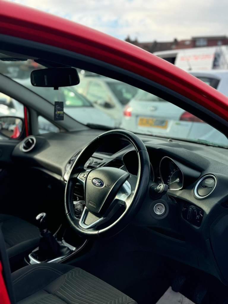 Ford, FIESTA, Hatchback, 2015, Manual, 1241 (cc), 5 doors