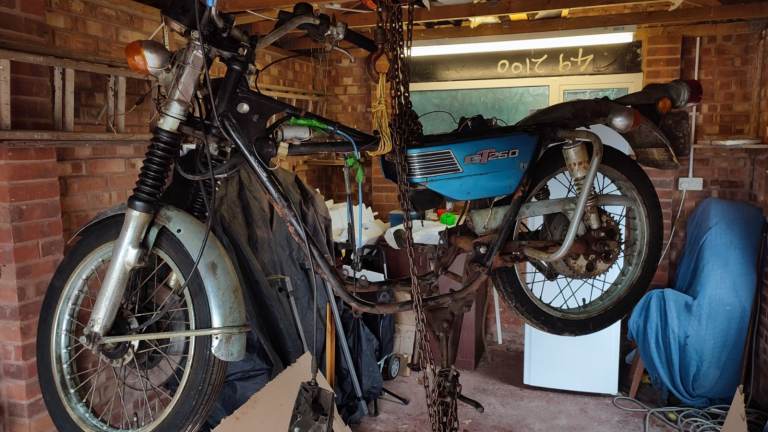 SUZUKI GT250 L (1974) None-Runner Spares or Repair (Includes 2x engines & much more) 