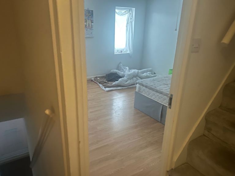 £750 for couples with all bills large double bedroom available