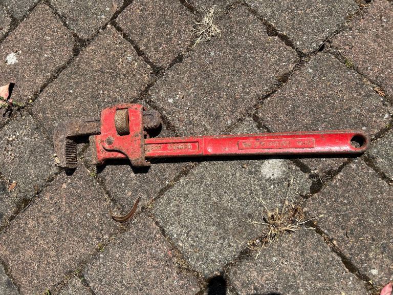 FacomLarge Red Metal Pipe Wrench – Fair Condition